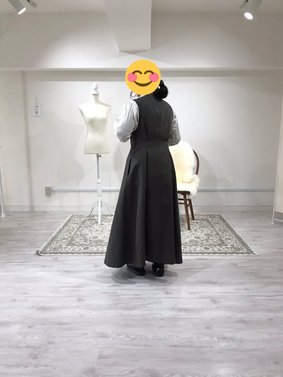 abbey_rabb_3103's tweet photo. #profloom
3、4作目
ブラウス柔らかい着心地。丸襟かわいい！カスミソウワンピはストレスなく着られるすごいやつ！ウエストまぁまぁ余裕👍ボタンたくさんあるの楽しい○ワンピはＶネックにしたりできる！花粉症さん他のブランドさんもよく説明してくれて頼もしかった✨ https://t.co/rgQxrUNeTC
