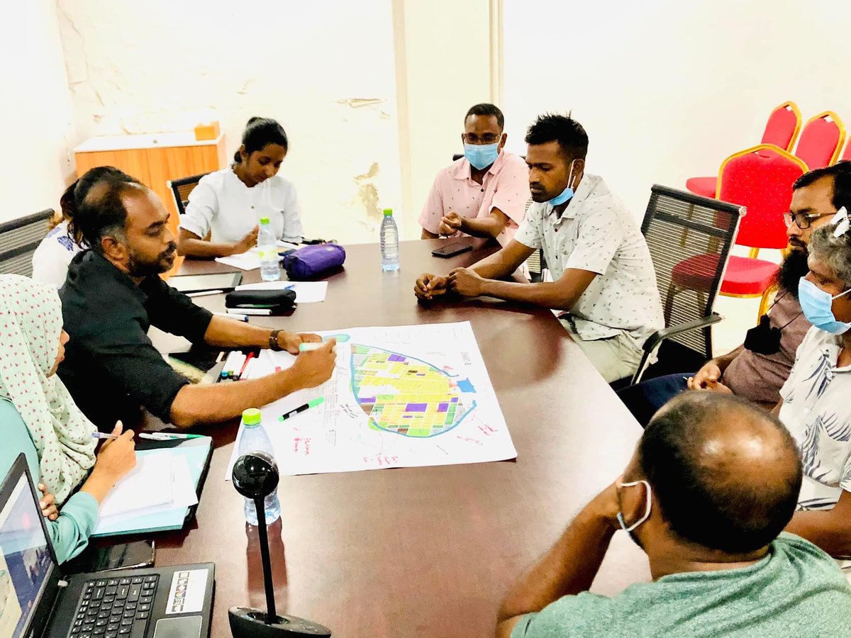 kanditheemuc01's tweet photo. ފުރަތަމަ  ބައްދަލުވުން-
ލޭންޑް ޔޫސް ޕުލޭން ހެދުމަށްޓަކައި ބޭނުންވާ މަޢުލޫމާތު އެއްކުރުމަށް  ކަނޑިތީމު ކައުންސިލާއި  މިމަސައްކަތް  ހަވާލުވި  ފަރާތާއި  އެކު  ބޭއްވުނު މަޝްވަރާ  ބައްދަލުވުމުގެ ތެރެއިން..
@lgaMaldives https://t.co/ITkr5GZbTp