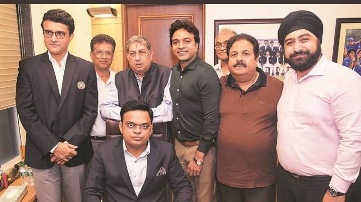 The only guy seated in this picture is our Cricket maestro Baby Shah, the recently annointed Secy BCCI. All other honchos of BCCI including Dada Ganguly are standing like his servants. This gang has sacked Kohli as ODI captain!