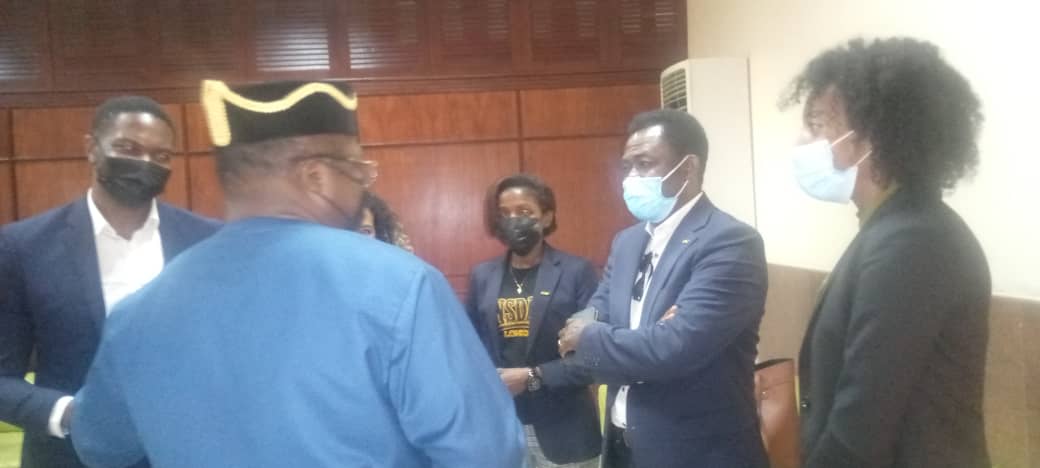 ForYou_Media's tweet photo. The General Secretary of CAF is presently touring the different compartments of the Japoma Stadium. He has been to the inner bowl of the infrastructure, then the changing rooms, the shower, the press room  and the mixed zone
ForYou Media https://t.co/dGEY0wx6sx