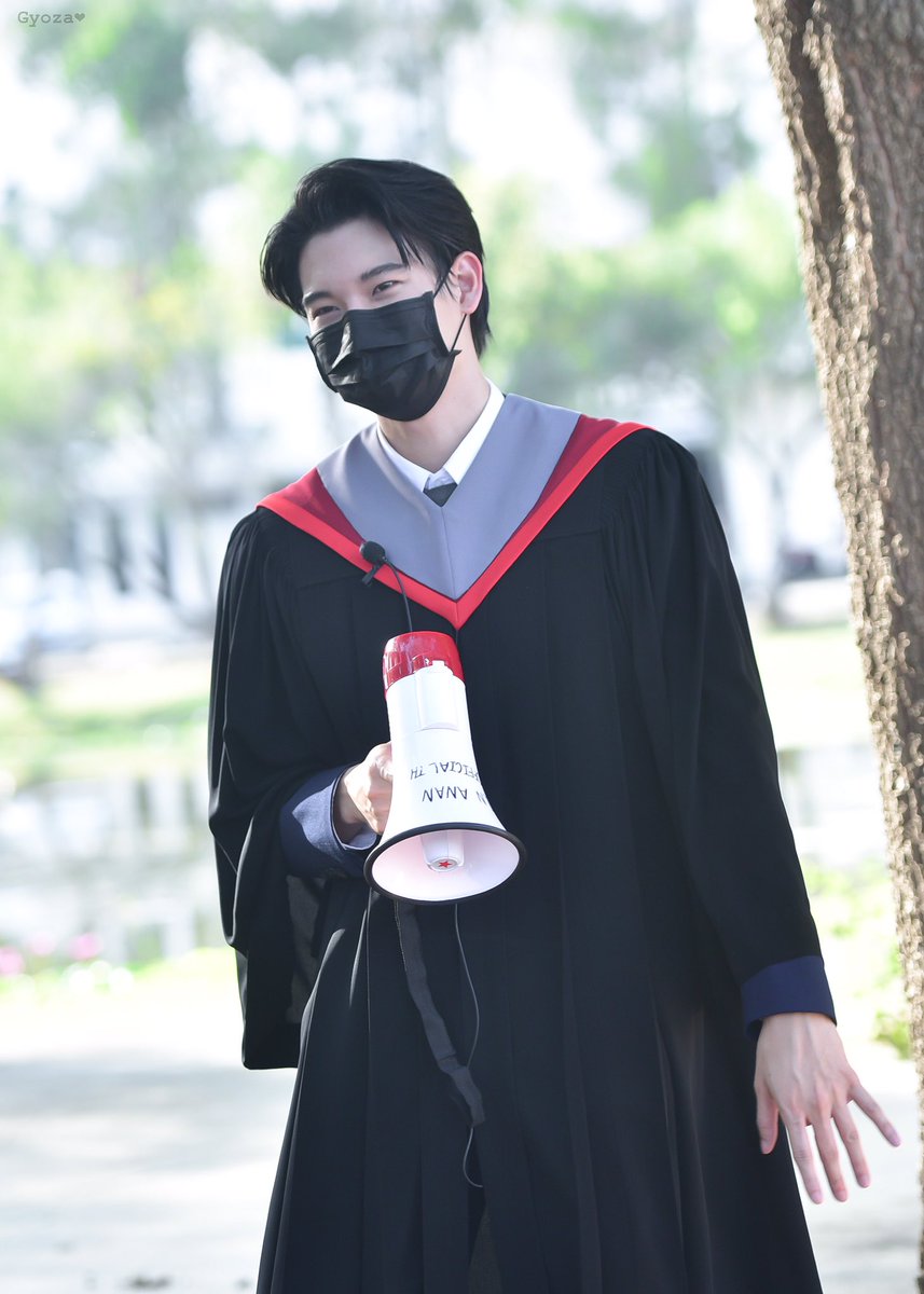 Gyoza_Panpug's tweet photo. หยิ่น เธอน่ารักมาก
#YinYinGraduation #yinyin_anw https://t.co/ZkbUZFSJiJ