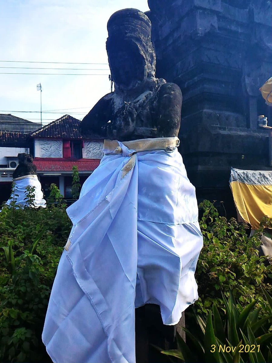 Kali ini saya mendapat kesempatan untuk me-rekonstruksi sebuah patung di perempatan Suci Denpasar. Patung berusia lebih dari 1 abad ini mengalami kerusakan di beberapa bagian, yang paling signifikan di bagian wajah yang sudah tidak berbentuk lagi.