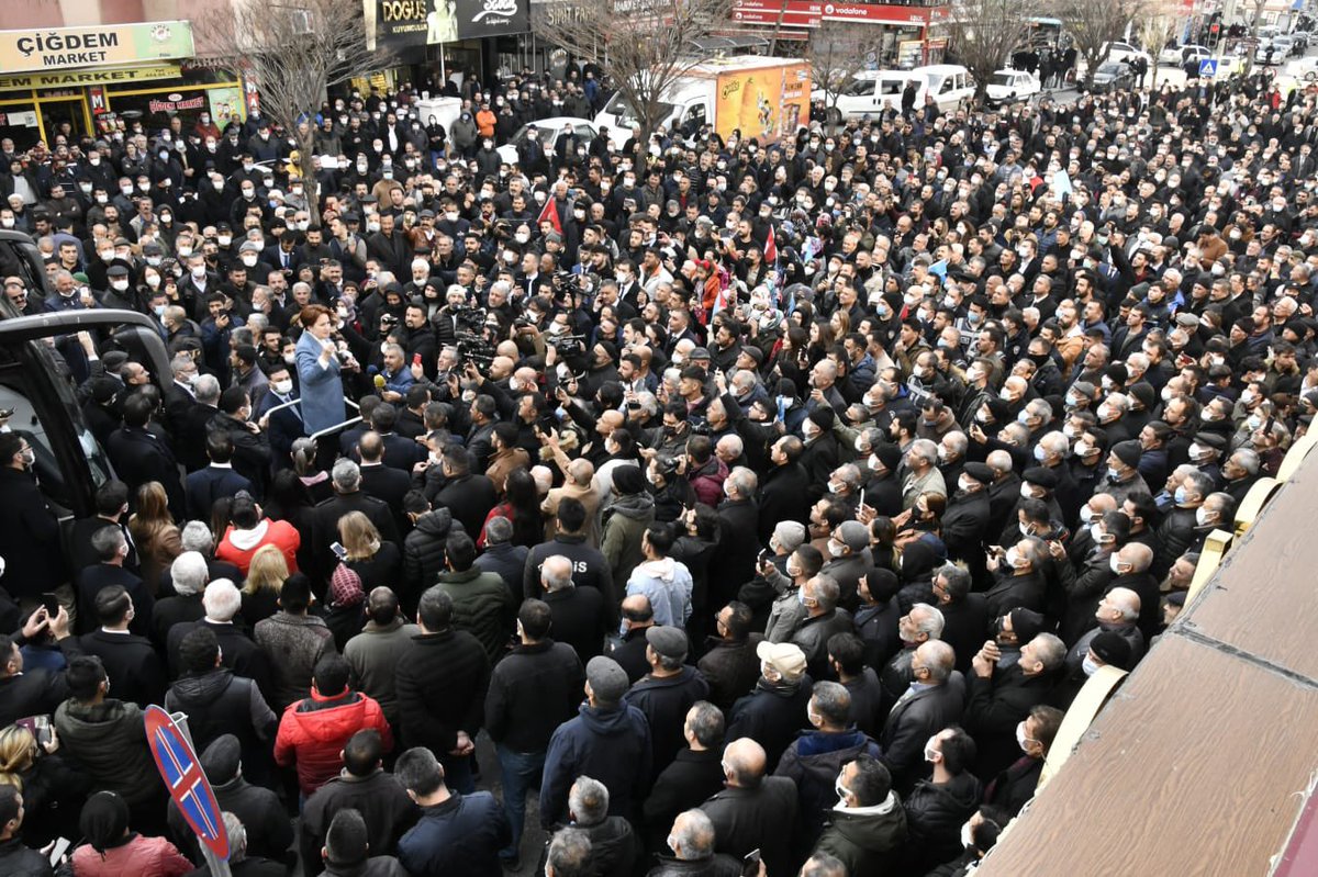 UmitDikbayir's tweet photo. Mahir bey ve Ak Partiye artık Elbistan soğuk geliyor!

Güneş ısıtıyor artık merak etmeyin o güzel insanları!Sizin kötü ve liyakatsiz yönetiminizden bıktılar. Ekonomiyi batırdınız!

Teşekkürler  Elbistan.. https://t.co/H6FQxgJZ8z