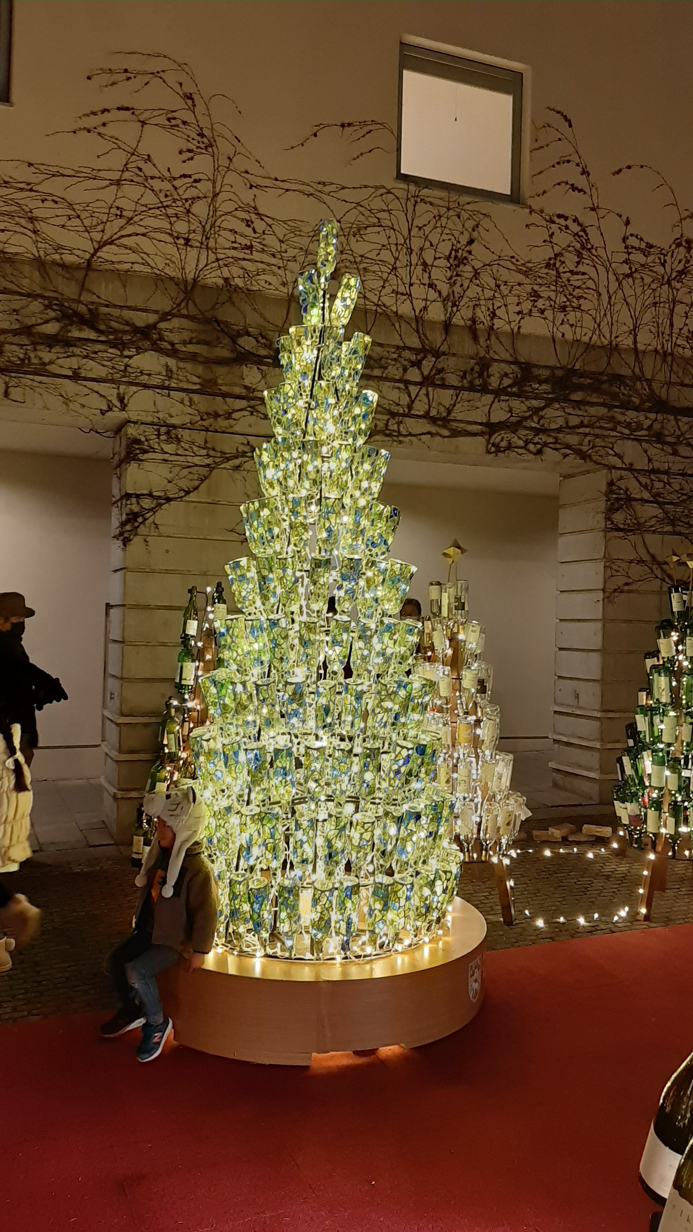 福田清峰 編集者という生き物 企画募集中 八ヶ岳界隈もクリスマス気分が盛り上がってきている 毎年楽しみなのが リゾナーレ八ヶ岳の ワインリゾートクリスマス イチオシはクリスマスイルミネーションの ワインボトルツリー すごくきれい