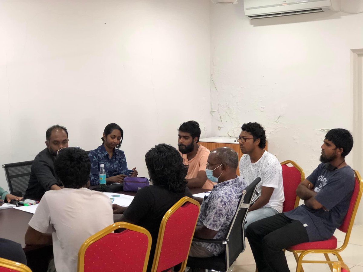 kanditheemuc01's tweet photo. 02 ވަނަ ބައްދަލުވުން- 

ލޭންޑް ޔޫސް ޕުލޭން ހެދުމަށްޓަކައި ބޭނުންވާ މަޢުލޫމާތު އެއްކުރުމަށް    ރަށުގައި ވިޔަފާކުރާ ފަރާތްތަކާއި މިމަސައްކަތް  ހަވާލުވި  ފަރާތާއި  އެކު  ބޭއްވުނު މަޝްވަރާ  ބައްދަލުވުމުގެ ތެރެއިން..    @lgaMaldives https://t.co/nkCDbd0xFB