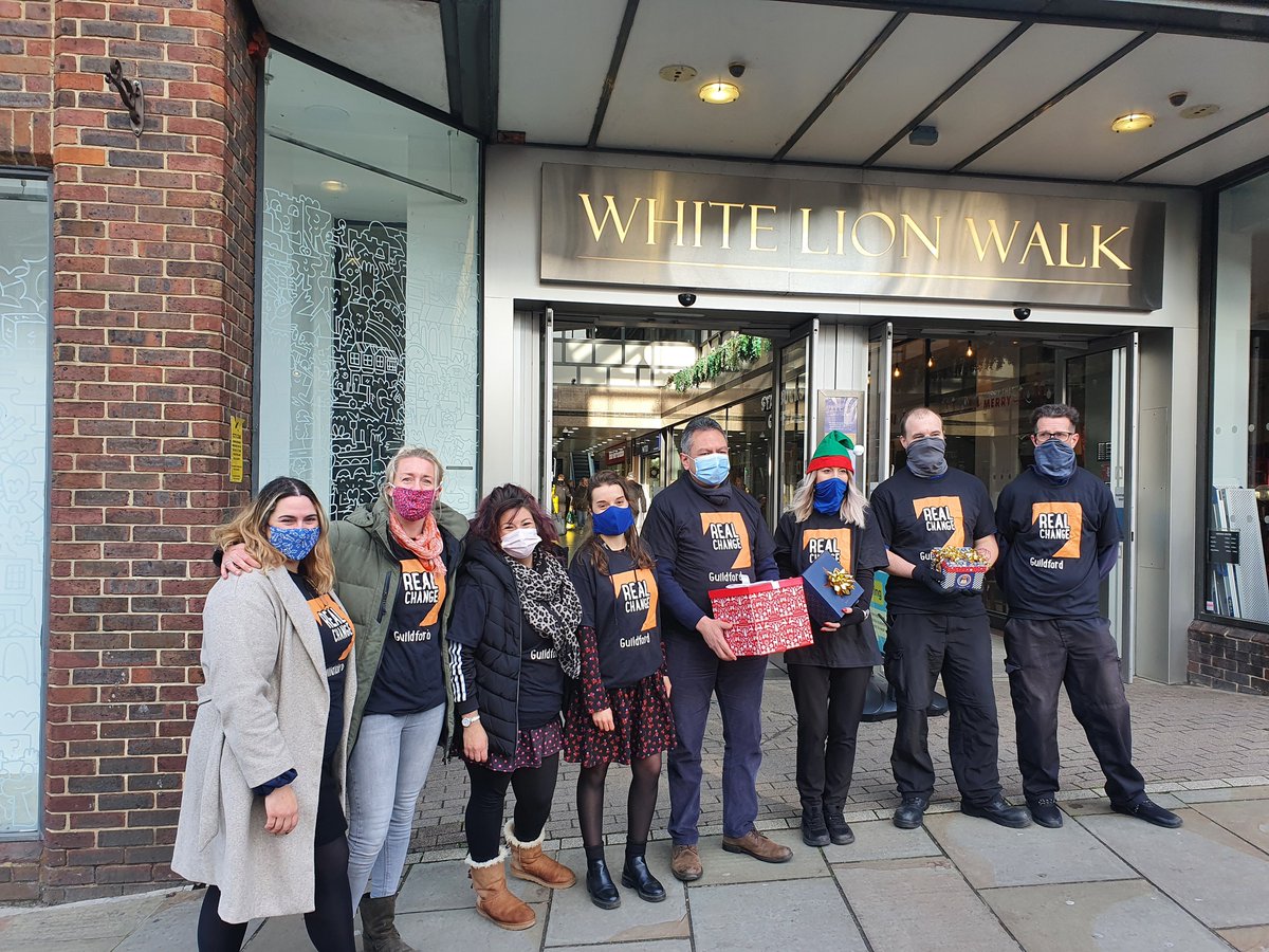 #RealChange #Guildford are offering a present wrapping service <a href="/lion_walk/">White Lion Walk</a> (next to Sis &amp; Bros coffee shop) in the week leading up to Christmas - pop by to get your presents wrapped in exchange for a donation!

Read more: bit.ly/3GI1hEz

#endhomelessness <a href="/RealChangeGford/">Real Change Guildford</a>