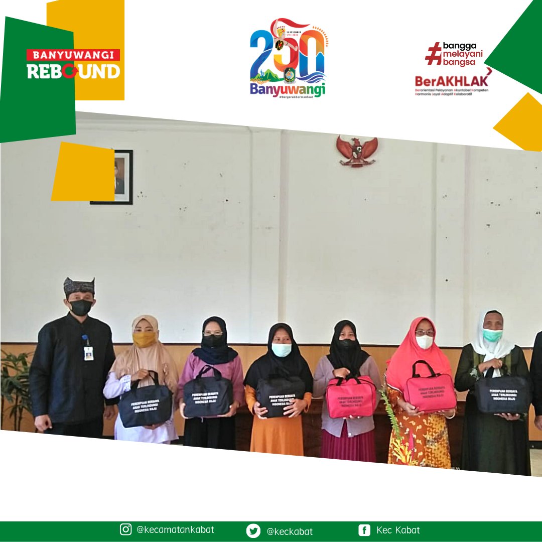 keckabat's tweet photo. Pemberian Bantuan Pemenuhan Kebutuhan Spesifik Perempuan dan Kbutuhan Anak dari Kementerian Pemberdayaan Perempuan dan Perlindungan Anak RI bertempat di Aula Kec.Kabat(15/12/2021). @banyuwangi_kab @BIBINWIDIATMOKO https://t.co/JtIOiVhZxw