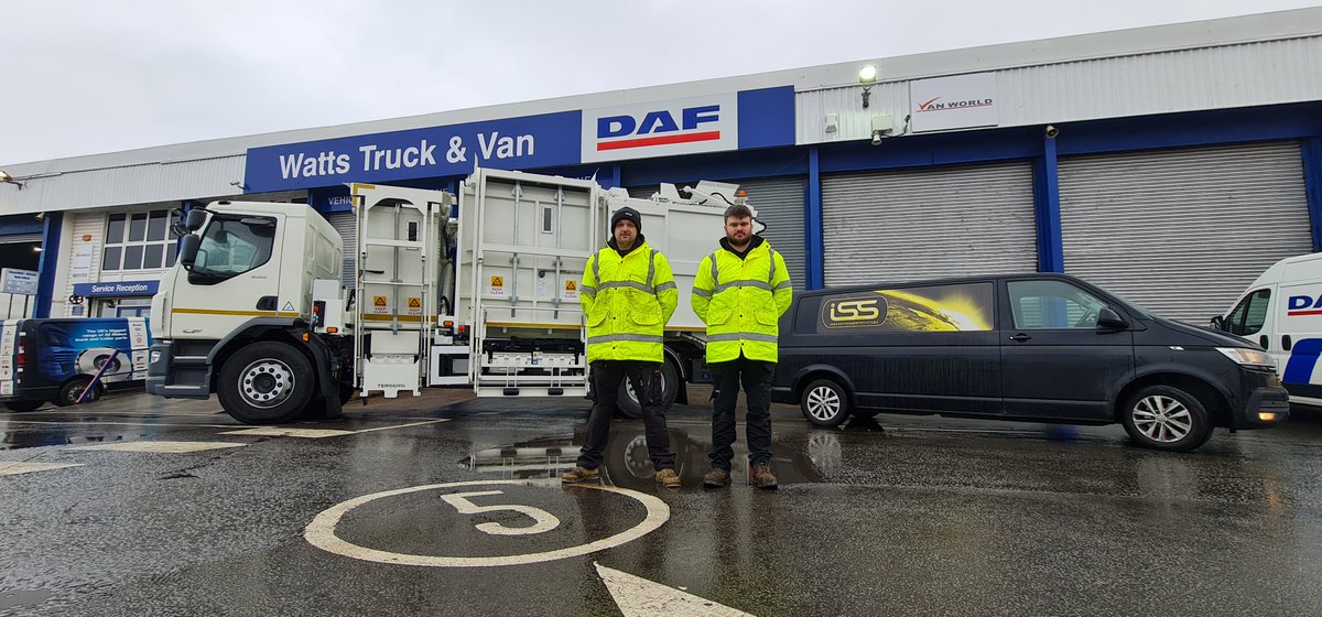 Fleetclear's tweet image. Learning the ropes 🪢📷🦺
Trainee Engineer Jack Davis with Senior Engineer Jonathan Boxall visiting @wattstvccouk in Cardiff this week to fit our RX3 #camerarecording system to @VOGCouncil's new fleet of DAF trucks👊
bit.ly/ValeISS
#onthejobtraining #vehiclesafety
