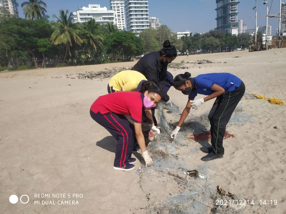 anjukumari9's tweet photo. NCC cdts of Fellowship High School, Grant Road, 5 Maharashtra Girls Bn NCC, Mumbai 'A' Group, NCC Dte Maharashtra conducted Beach Cleaning and collected 7 kg plastic garbage.
#PuneetSagar
@DefPROMumbai 
@drajaykumar_ias 
@HQ_DG_NCC
@ncc_dte 
@mumbai_group
@UnityMaximum https://t.co/46lzqn4UHf