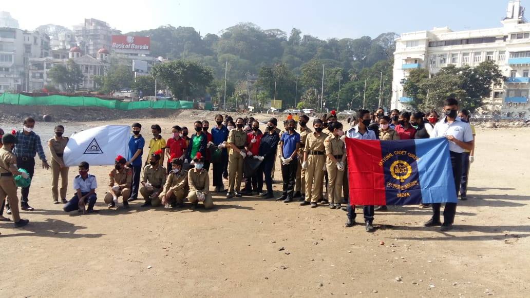 anjukumari9's tweet photo. NCC cdts of Fellowship High School, Grant Road, 5 Maharashtra Girls Bn NCC, Mumbai 'A' Group, NCC Dte Maharashtra conducted Beach Cleaning and collected 7 kg plastic garbage.
#PuneetSagar
@DefPROMumbai 
@drajaykumar_ias 
@HQ_DG_NCC
@ncc_dte 
@mumbai_group
@UnityMaximum https://t.co/46lzqn4UHf