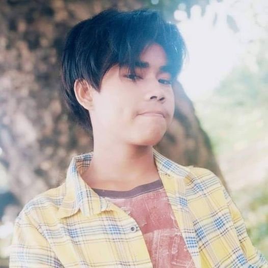 Haruonchill's tweet photo. In #Sagaing’s #Kale town, Mg Kyaw Min Khant, 16, has been detained since June20 for alleged possession of a knife and grenade. He’s reportedly charged under section 505(A) for sedition and section 396 for murder &amp; robbery which can impose death sentence.
#WhatsHappeningInMyanmar https://t.co/8bkarOMwkD
