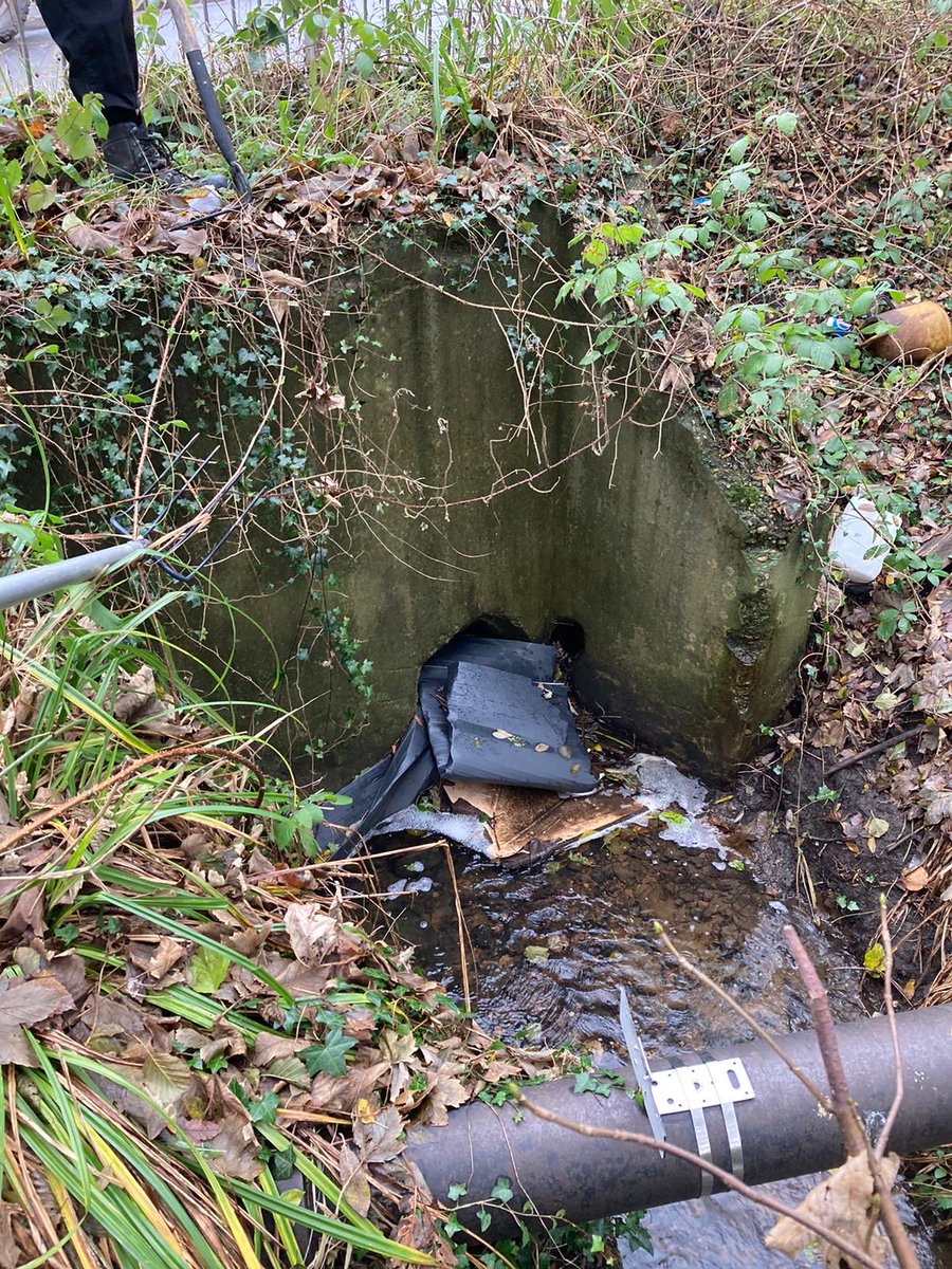 DeTom48's tweet photo. Blockages like this could potentially cause flooding, we removed these items to allow the flow.. if you see a blockage call our hotline number 0800807060 #KenningtonStream #Ashford ⁦@EnvAgencySE⁩ ⁦@Kent_cc⁩ https://t.co/ixfaM7xFae