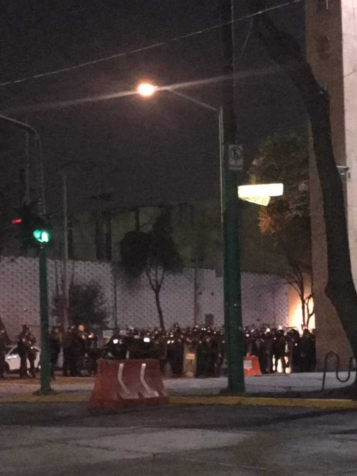 Ambar_ACAB's tweet photo. Así es como se están preparando para ir al plantón de las morras que están acompañado a Mime.
@Claudiashein tanto miedo le tienen a unas morras?
#LasBalasQueDisparenVanAVolver
#MimeNoEstasSola https://t.co/nVmHOVHozE