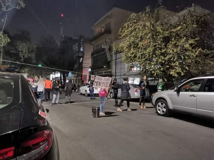 Ambar_ACAB's tweet photo. Así es como se están preparando para ir al plantón de las morras que están acompañado a Mime.
@Claudiashein tanto miedo le tienen a unas morras?
#LasBalasQueDisparenVanAVolver
#MimeNoEstasSola https://t.co/nVmHOVHozE