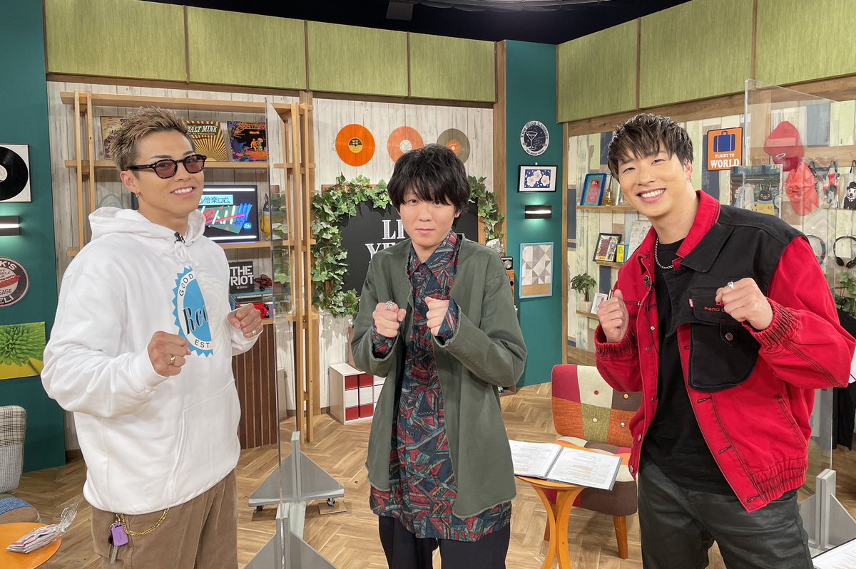 bbb_playlist's tweet photo. /
12/17(金)22:00〜
上野大樹が #LIVEYEAH!!!に出演🎈
\
前回の #STARTERSMATCH で
1位に輝いた #上野大樹(@ueno_daiki)と、
陣さん、RIKUさんのトーク後編をお届け📺✨
本日リリースの2ndアルバム『帆がた』についても伺います🎉
--
🗓12/17(金)22:00〜23:00
https://t.co/HjxSDwWJTQ https://t.co/3lrypjUHEO