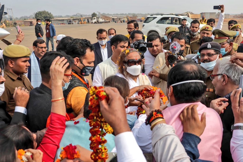 OfficeOfGurudev's tweet photo. Gurudev today at Chitrakoot.

#MorningUpdate https://t.co/NM3R0wQzQT