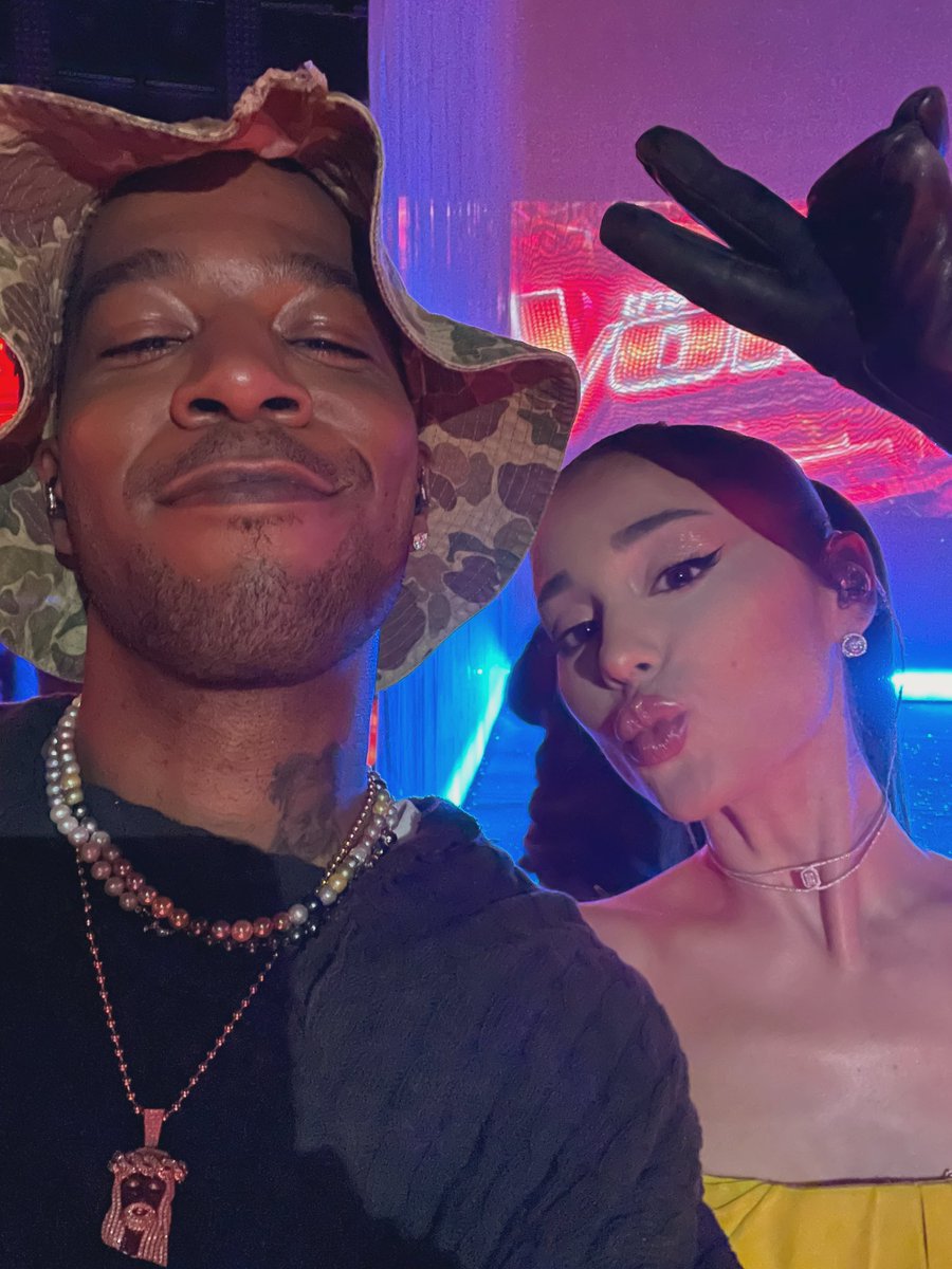 KiDCuDi's tweet photo. 🥰✌🏾💖 @ArianaGrande @NBCTheVoice #TheVoice https://t.co/6YZYnEeesf