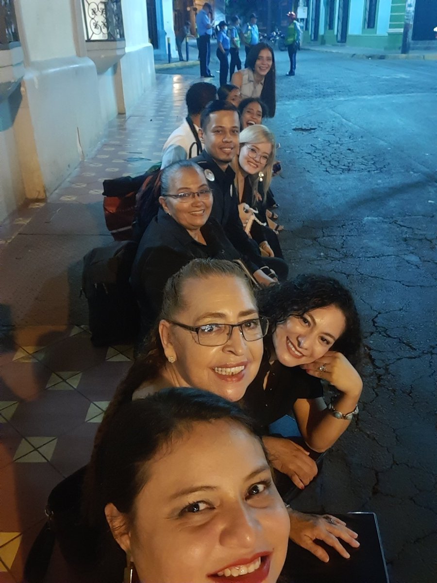 KarinaIsabel78's tweet photo. #FelizNavidad Con gran alegría, disfrutando de esa paz y tranquilidad que nos da Nuestro Gobierno Revolucionario, el SCHOLA CANTORUM RUBEN DARÍO y la Fundación Incanto, de gira presentando Conciertos Navideños completamente gratis, hoy martes 14 dic. Le tocó a León🙏🙏❤❤✌❤🖤 https://t.co/nYT8mB2S0B
