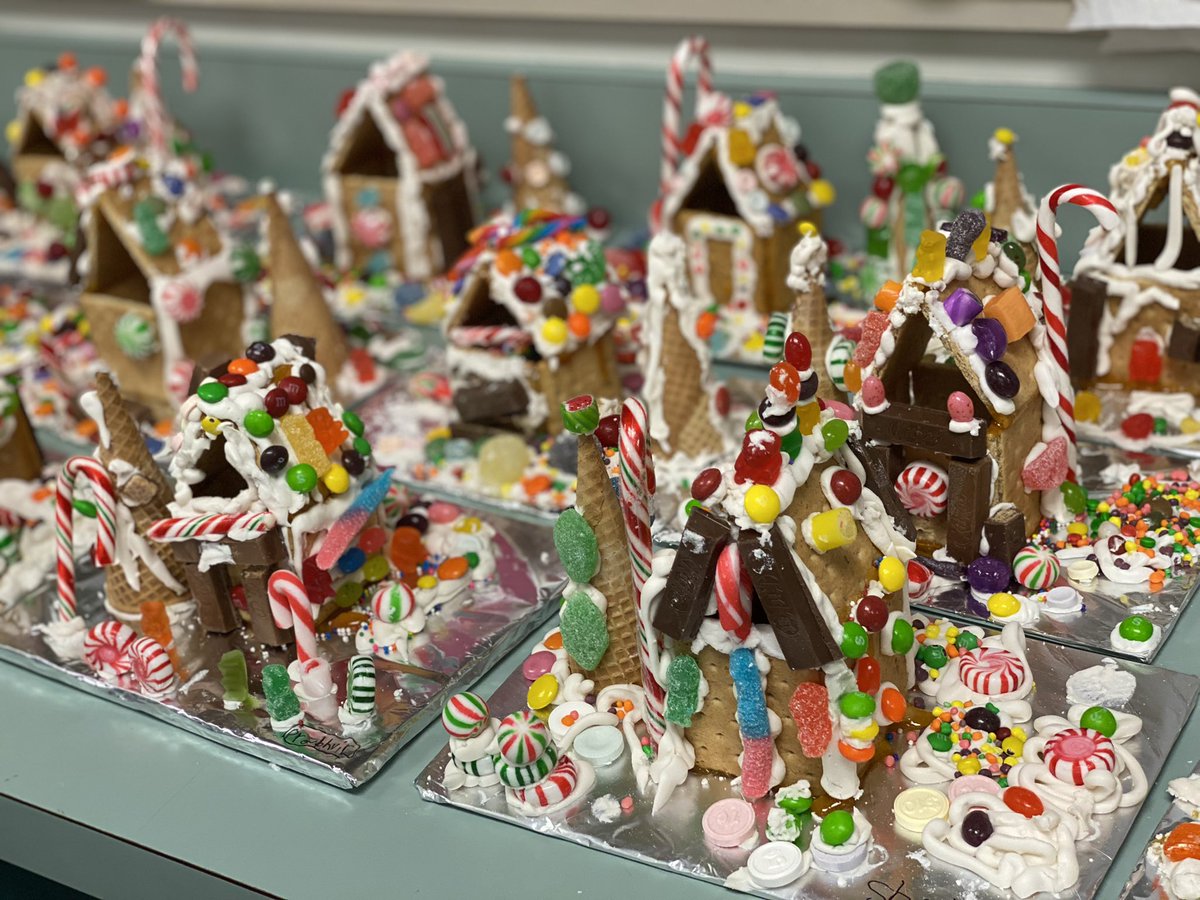 Gingerbread houses? Yup, we did those!!