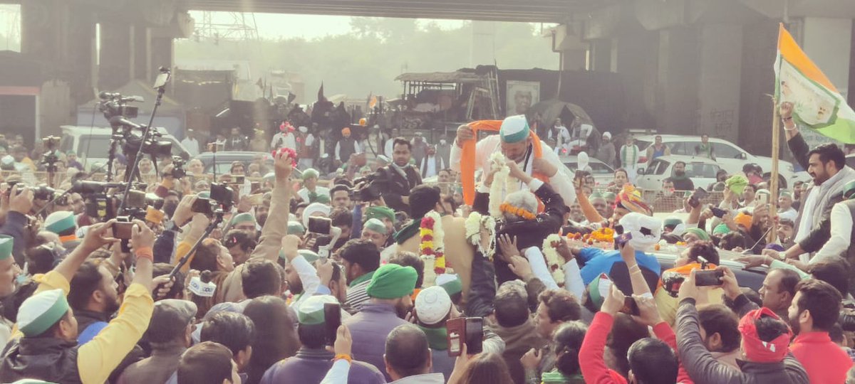 RakeshTikaitBKU's tweet photo. 13 महीने सड़क पर संघर्ष
आज घर वापसी
देश के नागरिकों का हार्दिक आभार
#FarmersProtest_FatehMarch 
@ANI @PTI_News @fpjindia @thewire_in @newsclickin @news24tvchannel @PIB_India @Kisanektamorcha @HansrajMeena @Dmalikbku @PCITweets @lvc_southasia https://t.co/Svt4HGTKZ4