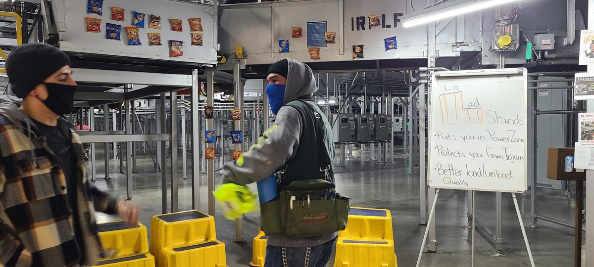MiradaSort's tweet photo. Using our load stands are so beneficial and we rewards our team for safely using them. #lamiradanight #socalsosafe https://t.co/H1oaOOIOev