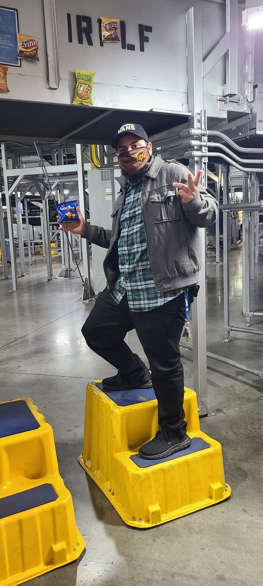 MiradaSort's tweet photo. Using our load stands are so beneficial and we rewards our team for safely using them. #lamiradanight #socalsosafe https://t.co/H1oaOOIOev