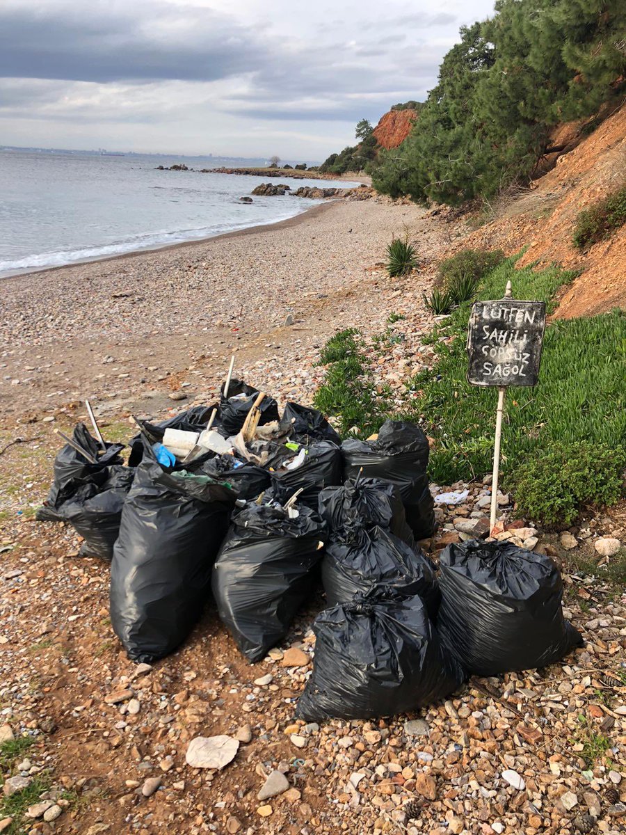 Burgazada sahillerinde çöplerin toplanmasında lojistik sorunlar var!!   #adalar #burgazada  #kıyıtemizliği  #geridönüşüm  #burgazadakıyıtemizliği  #çöpbükü  #çöpolaylarınamüdahaletimi