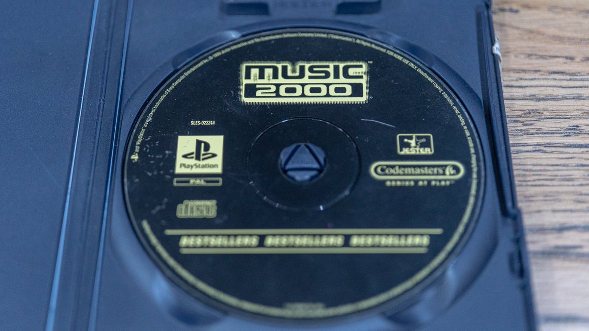 little-scale tweet media