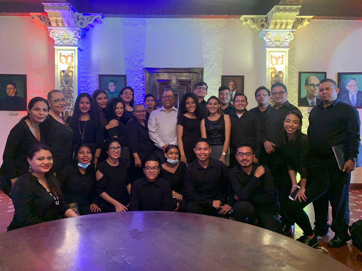 KarinaIsabel78's tweet photo. #FelizNavidad el SCHOLA CANTORUM RUBEN DARÍO y la Fundación Incanto, de gira presentando Conciertos Navideños completamente gratis para el disfrute de Nuestro Pueblo. El jueves 16 de dic. estaremos en Granada. Disfrutemos de la Alegría con la llegada de Nuestro Salvador 🙏❤🖤✌ https://t.co/pNdl7x5BuJ