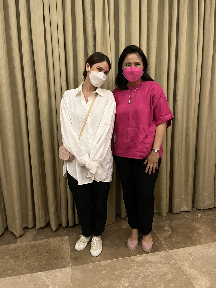 leilaalcasid's tweet photo. So wonderful to meet Madame VP this morning 💕🌸💖🎀🌷💓 She is light she is hope!!!!! #KakamPinkSa2022 #LeniforPresident2022 #LeniKiko2022 https://t.co/pGafSN38V1