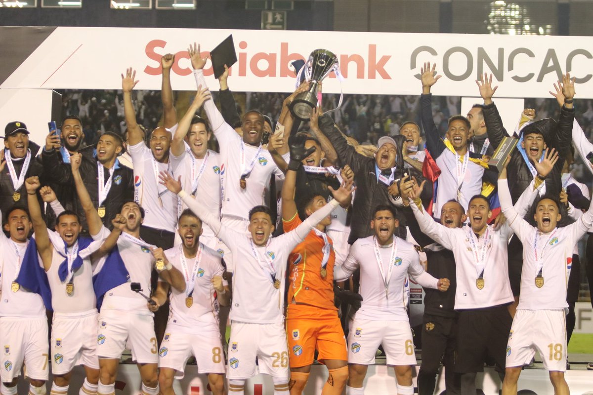 Concacaf's tweet photo. ¡CAMPEONES! 🏆

#SCL21 @CremasOficial https://t.co/A6USjbQybA