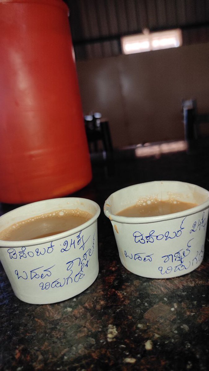 ManuPrince14314's tweet photo. ೨೪ಕ್ಕೆ ಬಡವ ರಾಸ್ಕಲ್...❤️ ದಯವಿಟ್ಟು ಚಿತ್ರಮಂದಿರಕ್ಕೆ ಹೋಗಿ ಸಿನಿಮಾ ವೀಕ್ಷಿಸಿ❤️
#dhananjaya @Dhananjayaka @amrutha_iyengar #BadavaRascalTrailer #ಬಡವ_ರಾಸ್ಕಲ್ https://t.co/VbOhP7q5xe