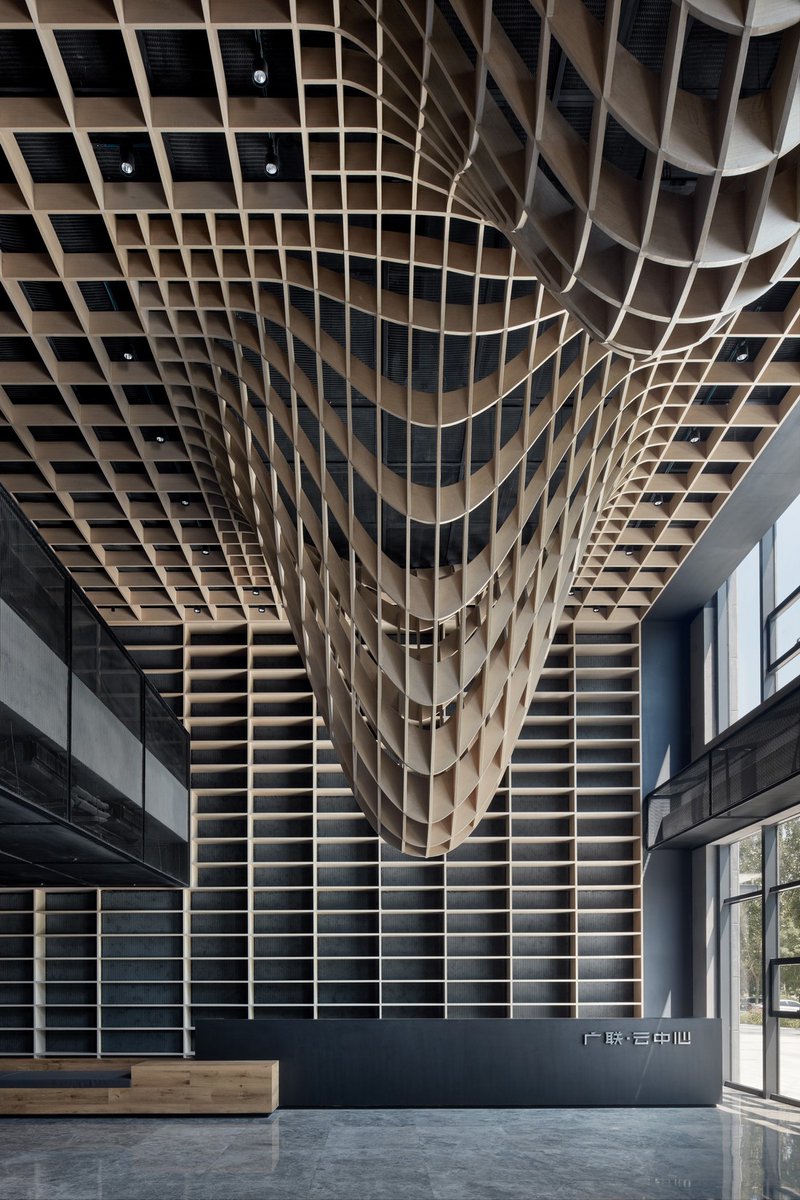 YIandMU's tweet photo. GUANGLIAN ICC CLOUD CENTER
By optimizing the building space from an artistic view, the designers fully demonstrate their humanistic care for the corporate community, enabling the flexible transformation of modern office patterns.#风合睦晨 #architecture #interiordesign #art https://t.co/risrtD31cL