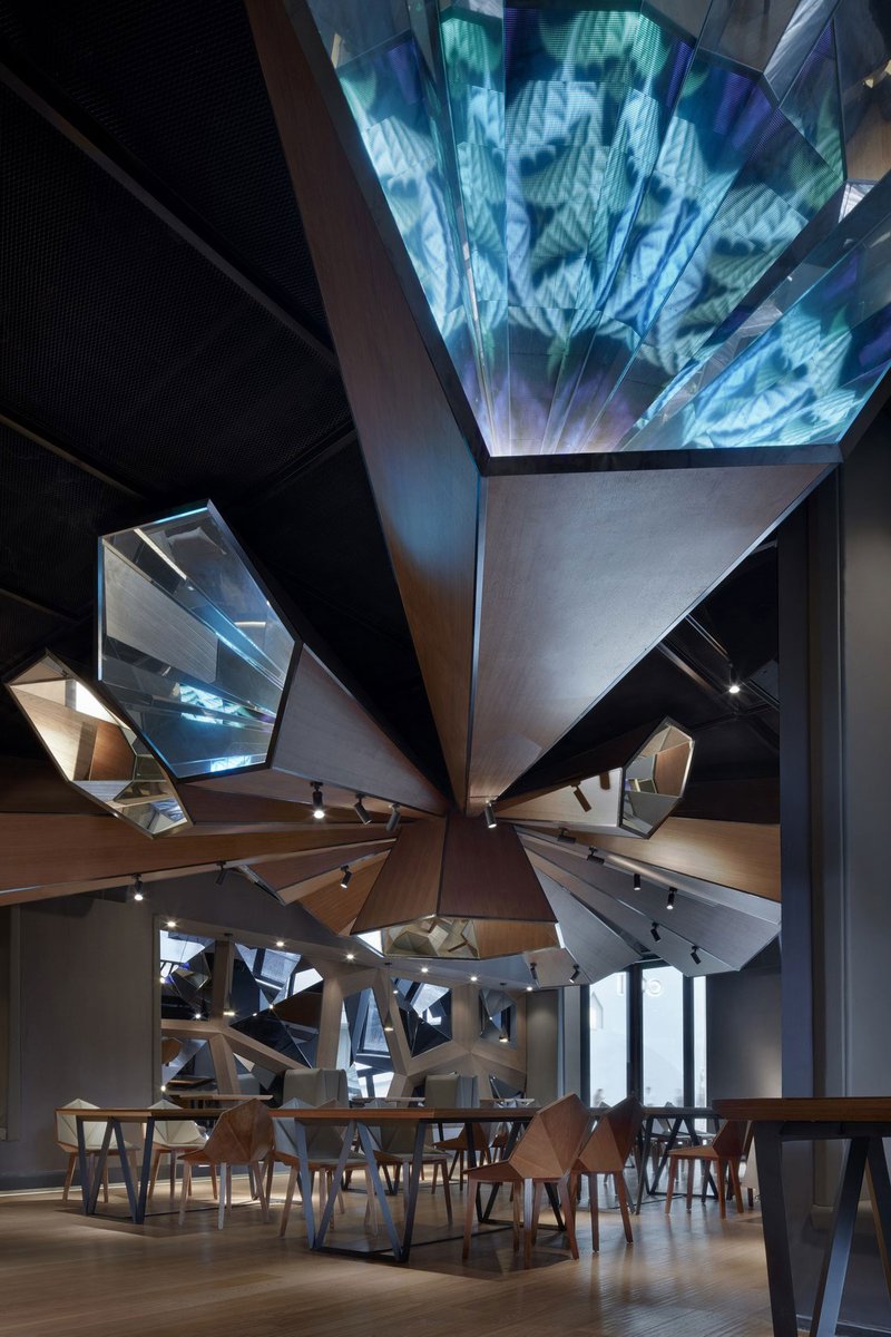 YIandMU's tweet photo. BLOOMING RESTAURANT (BEIJING SOLANA)
The design of the space is centered on the theme of blooming thoughts, with the output model of immersive emotional experience. #风合睦晨 #architecture #interiordesign #art #restaurant https://t.co/SMFI8GdCjw