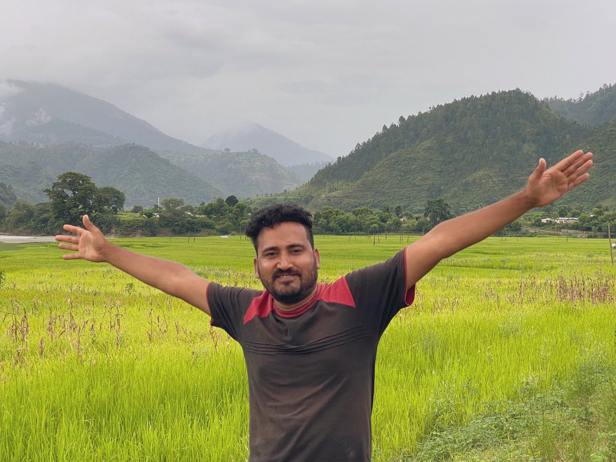 यो पछाडिको सबै खेत मेरै हो हजुर 
😛😜😂