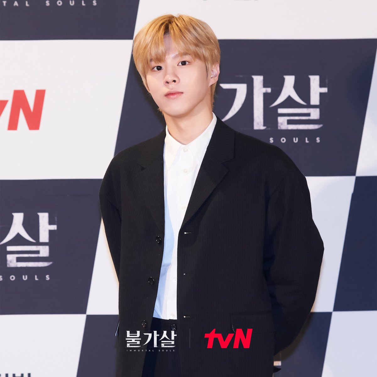 KWS_Social's tweet photo. Nias! 🌸

Look at how our #KIMWOOSEOK is so stunning during #Bulgasal’s press conference! 😍 Nias, you’re proud of Wooseok, aren’t you?

Congratulations @KWS_official_ 🥳 We are looking forward to meet Nam Doyoon very soon! 🥰💖

#김우석 #tvN #불가살 https://t.co/GCKDyYDzKz