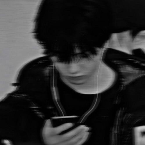 Min_Faria333's tweet photo. Black 🖤
#bts #armybts #bdarmy #armylife #btsedits #MINYOONGI #SUGA #army #kpopedit #kpop #bdkpop https://t.co/mFq034buwc