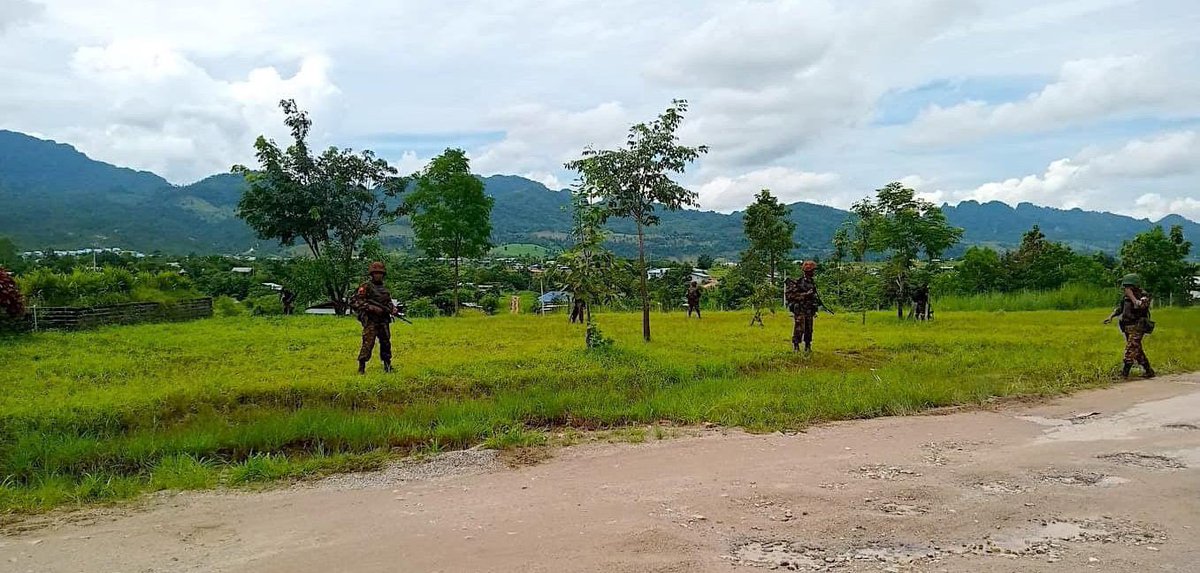 shaa81224's tweet photo. Clashes erupted recently between KNLA and Myanmar military in Lay Kay Kaw town, after the Myanmar military raided and abducted more than 60 pro-democracy activists CDMers sheltering there. #TakeAction_NoMoreWords #Dec15Coup #WhatsHappeningInMyanmar https://t.co/WL0wbPdU4w