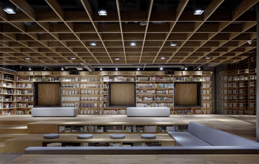 YIandMU's tweet photo. XINHUA BOOKSTORE
The designers use a simple and intuitive design to express the relationship between the readers and books through space scenes: simple, tranquil, humble and low-profile. #风合睦晨 #architecture #interiordesign #art https://t.co/UGuhCrOqgd