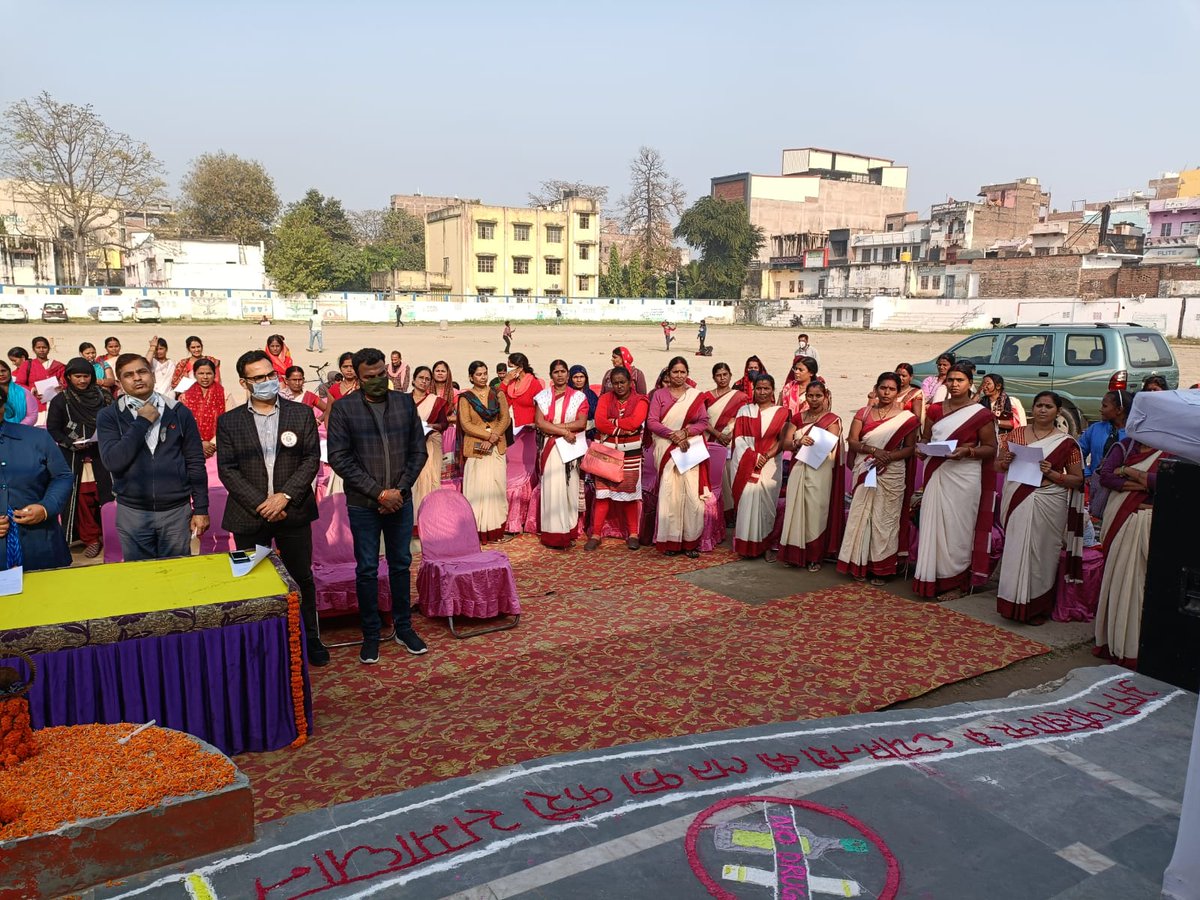ddc_vaishali's tweet photo. दिनांक 14 Dec:- साइकल रैली, संध्या चौपल, कैंडल मार्च, घर घर दस्तक देकर नशा मुक्त परिवार का गर्वान्वित करने वाला स्टिकर लगाकर नशामुक्ति अभियान में उत्तरोत्तर प्रयास किया जा रहा है।
@dm_vaishali,@vjtriumph,@IPRD_Bihar,@BiharRDD,@officecmbihar,@Bihar_PER,@BiharHealthDept,#Nashamukti https://t.co/BBXAlCDWZ8