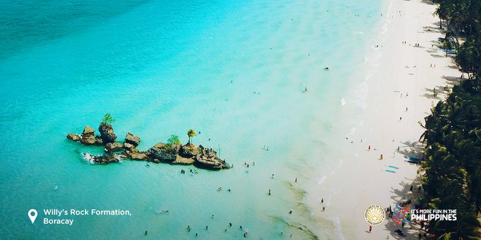 DiscPhilippines's tweet photo. Trade your snowy slopes for sandy bottoms and have a white Christmas in the Philippines in the Island of Boracay. Find adventures, relaxation, delightful views and fun for your whole family here! 

#MoreFunAwaits #ItsMoreFunInThePhilippines #PaskuhanSaPinas https://t.co/rwDShOjsEC