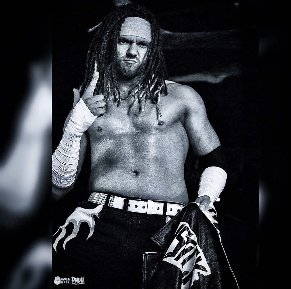 JXT_Official_'s tweet photo. JXT throws up #JayStick hand signal 👆🏽
•
📸: @digital__beard https://t.co/UShw44lEMG