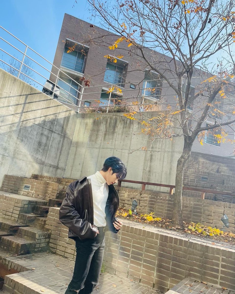 johnnyxjaehyun's tweet photo. ถ่ายที่เดียวกันแต่ฟิลเตอร์ต่างกันมาก 5555555555555 https://t.co/X6X9EufW93