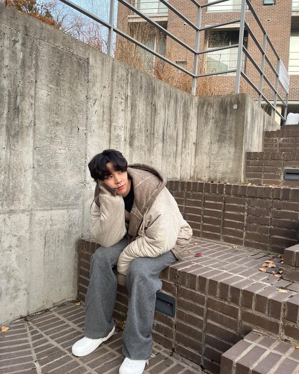 johnnyxjaehyun's tweet photo. ถ่ายที่เดียวกันแต่ฟิลเตอร์ต่างกันมาก 5555555555555 https://t.co/X6X9EufW93