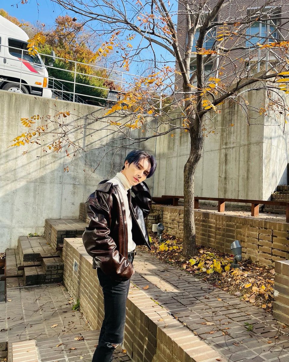johnnyxjaehyun's tweet photo. ถ่ายที่เดียวกันแต่ฟิลเตอร์ต่างกันมาก 5555555555555 https://t.co/X6X9EufW93