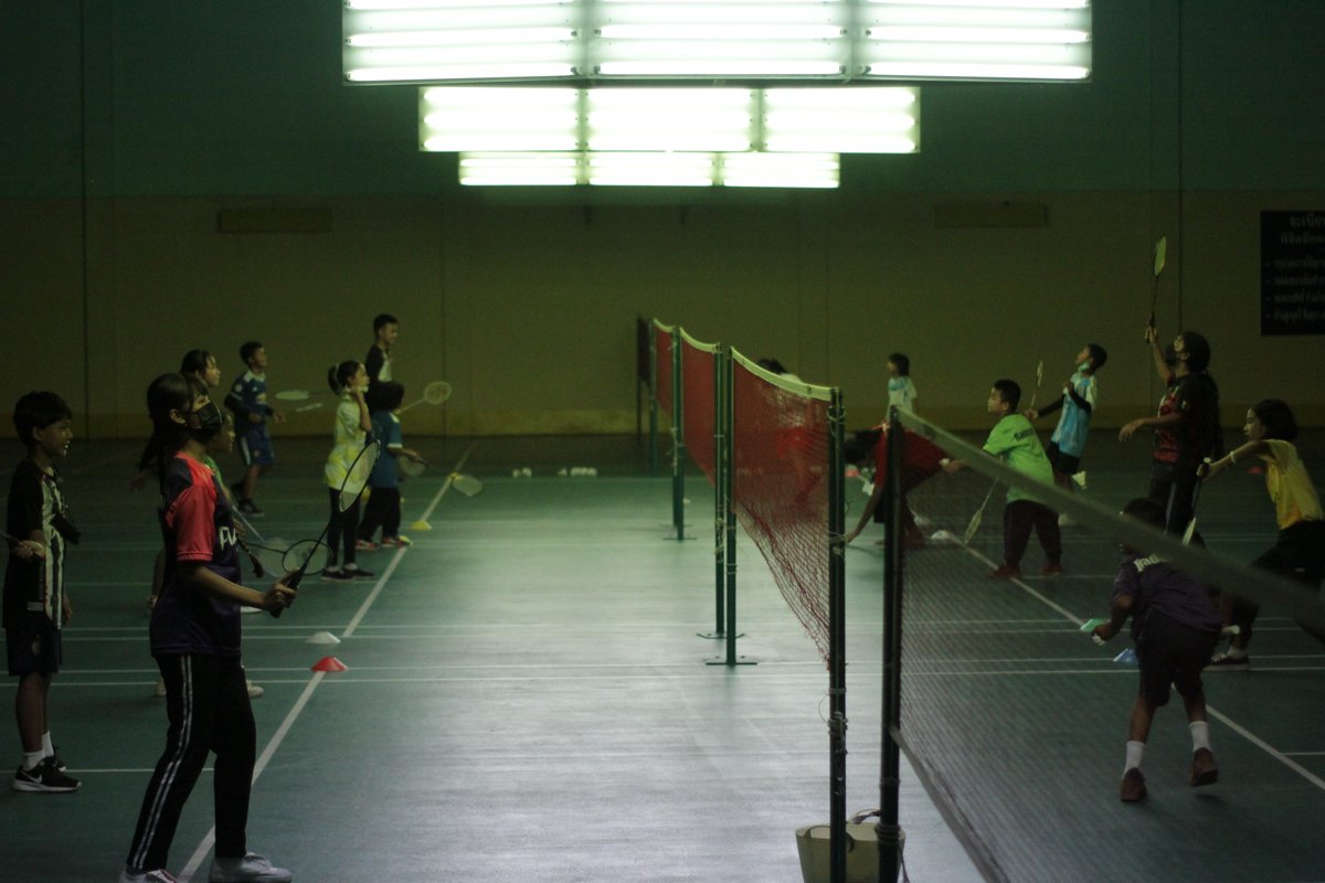 playonside's tweet photo. 𝗕𝗮𝗱𝗺𝗶𝗻𝘁𝗼𝗻 𝗶𝘀 𝗯𝗮𝗰𝗸!!
Every Saturday, more than 35 migrant children take part in badminton training. Each session takes 2 hours that includes technical and joyful activities.
#playonside #forequalopportunity #batminton #genderequality #thailand #notjustfootball https://t.co/IdFnB8gB5i