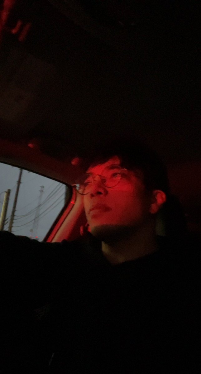 awakeveow's tweet photo. THNX CAR IN FRONT OF ME PRESSING THE BRAKES, SICK LIGHTING 🥺 https://t.co/NHjb4DlEfy
