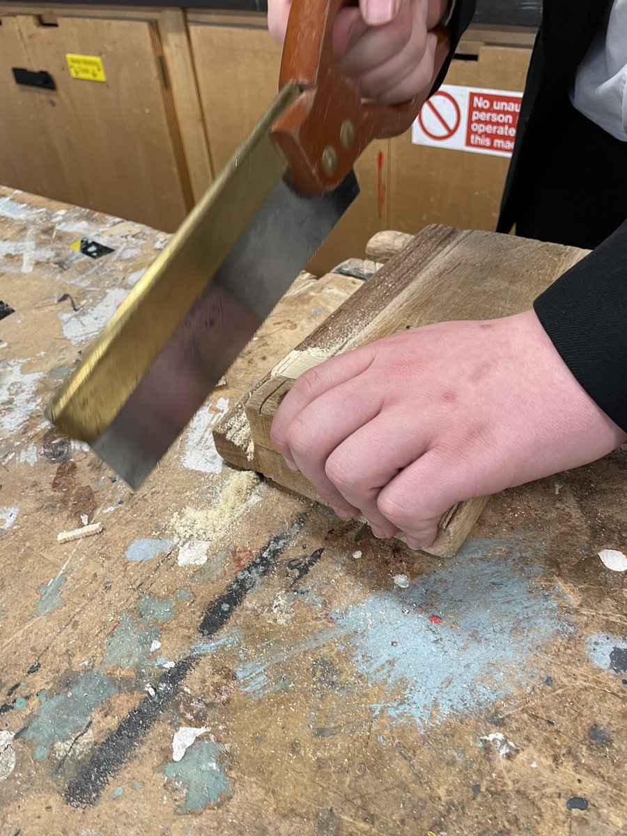 KHSDT1's tweet image. Some very accurate marking, cutting and sanding skills by 9YZ yesterday. Working both safely and competently in the workshops 👏 da iawn pawb #usblights
