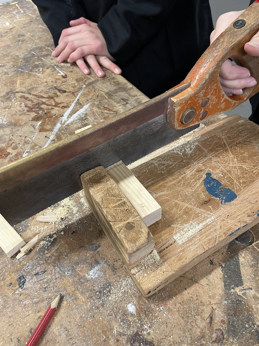 KHSDT1's tweet image. Some very accurate marking, cutting and sanding skills by 9YZ yesterday. Working both safely and competently in the workshops 👏 da iawn pawb #usblights