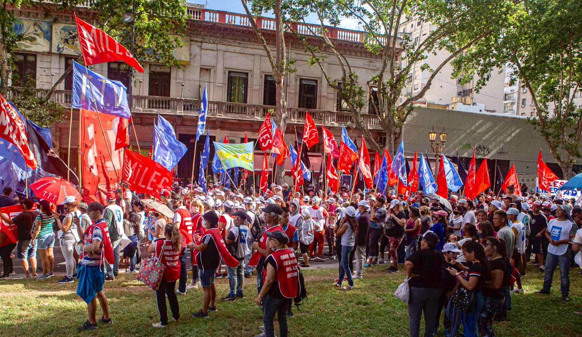 PartidoMilesTTT's tweet photo. MULTITUDINARIA presencia del @PartidoMilesTTT el pasado 10 de Diciembre!
@Luis_Delia marcha junto al Juez Juan Ramos Padilla, Rosana Mattarollo, Hipólito Irigoyen y Lorena Felices encabezando la columna de más de 300 metros de la gloriosa FTV (Federación Tierra y Vivienda) 🇳🇮. https://t.co/8KR95kCHGN